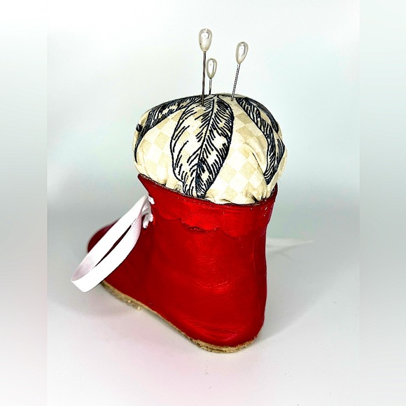 VINTAGE Red Leather Baby Shoe PIN CUSHION. Handmade upcycled w/ leather paint - Picture 6 of 7